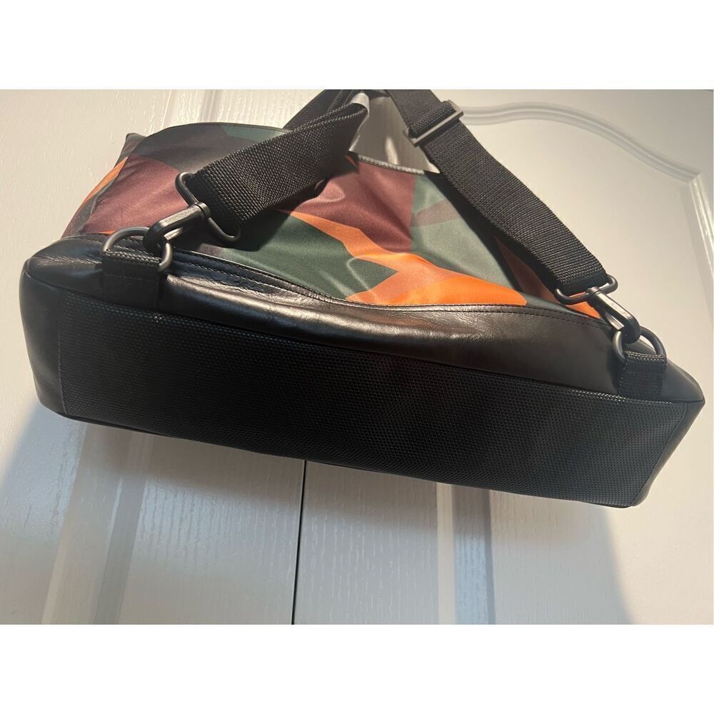 Calvin Klein camouflage-print duffle Messenger Bag - Picture 3 of 11